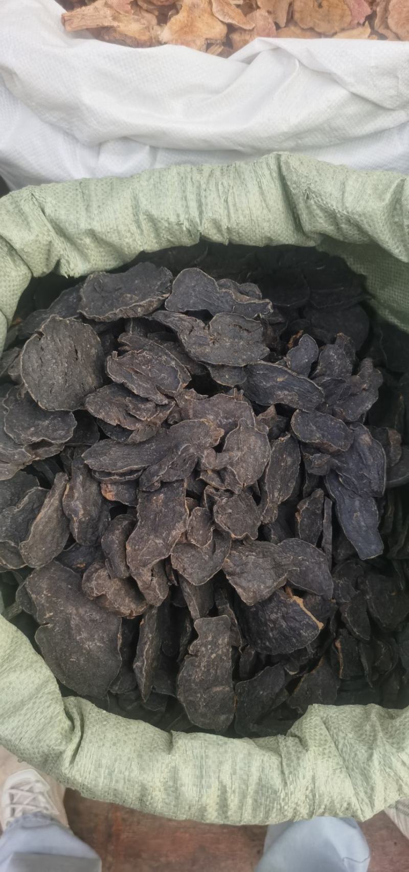 在现代健康意识日益增强的背景下，功能性食品和保健品成为了人们日常生活中不可或缺的一部分。今天就让我们一起来探讨一下这两者的不同之处。
